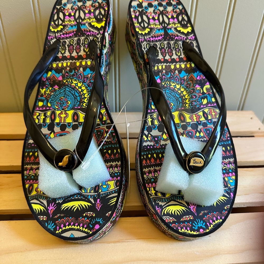 Sakroots Black Sandals Elegant and Versatile